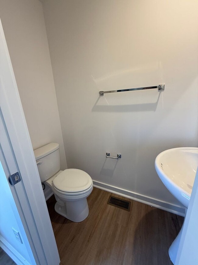 Building Photo - Home for the Holidays!