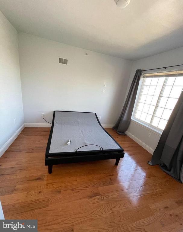 Building Photo - 615 N 11th St