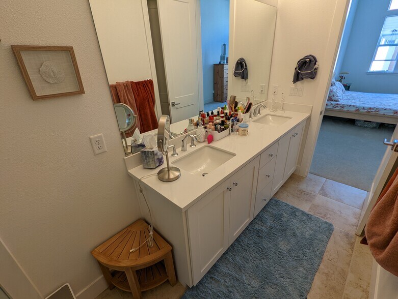 Building Photo - 3328 Flash Cmn