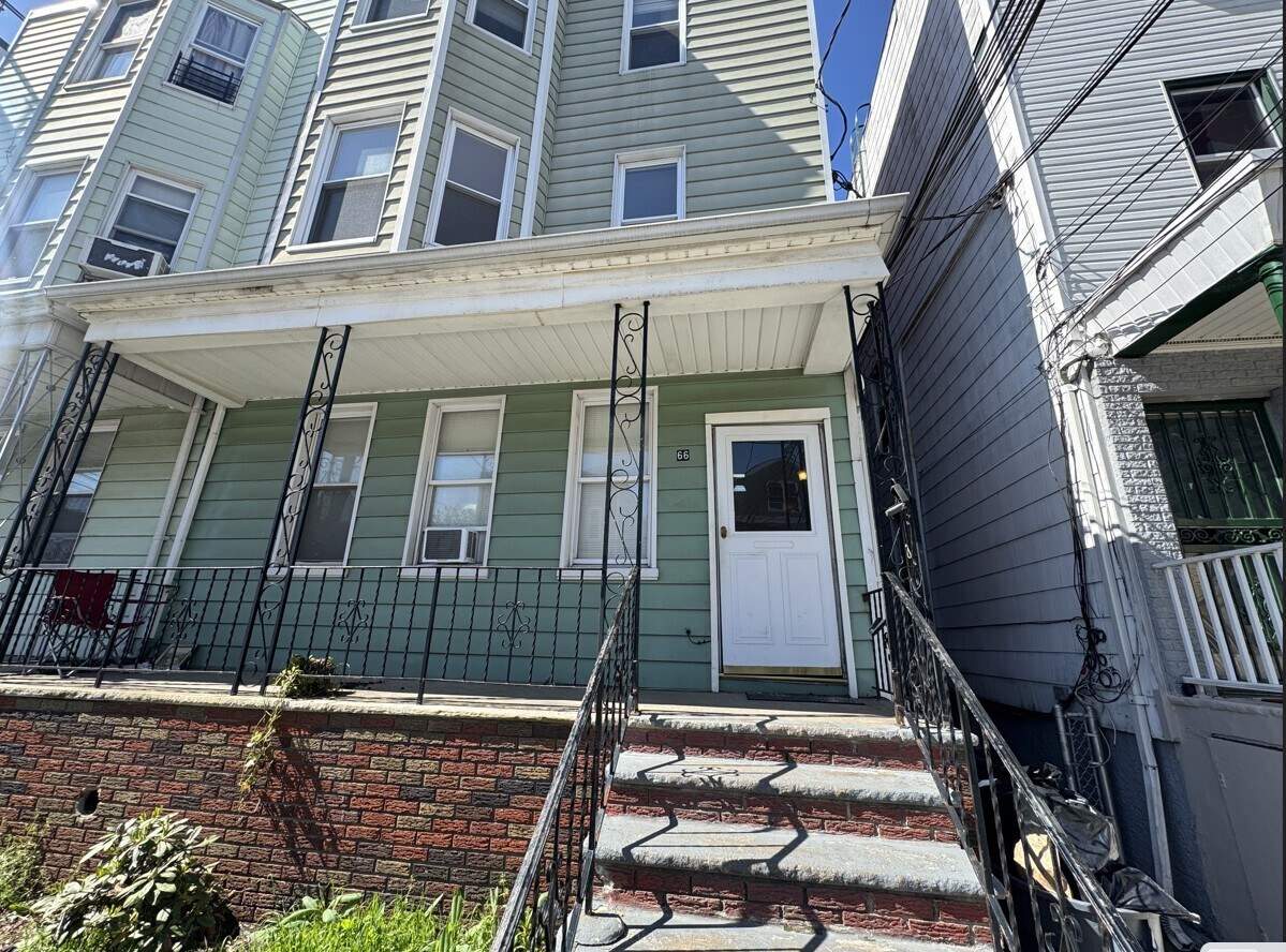 2F - 66 W 18th St
