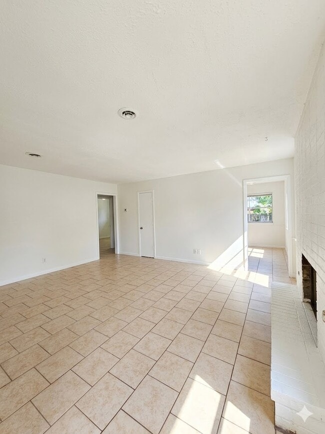 Building Photo - 708 S 23rd St