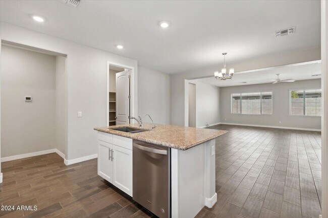 Building Photo - 10630 W Pinchot Ave