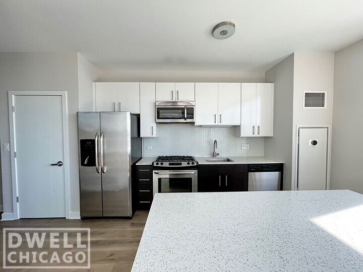 Building Photo - 776 W Quincy St