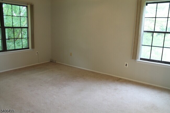 Building Photo - 55 Crabapple Ln