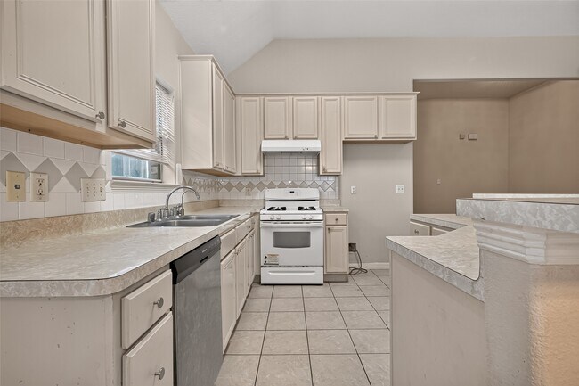 Building Photo - 8503 Raybluff Ln