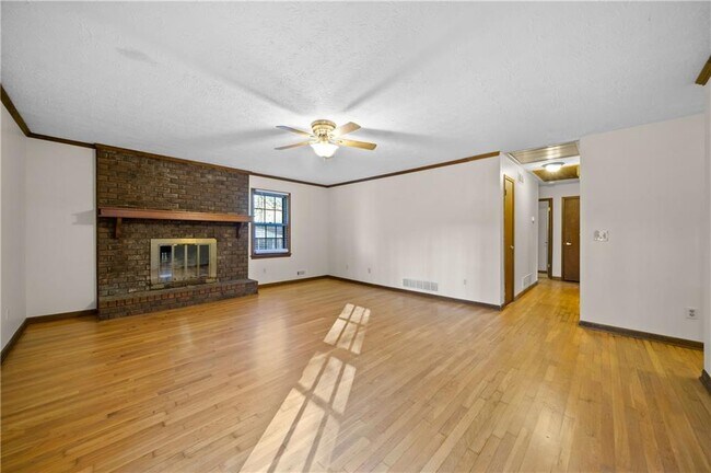 Building Photo - 1131 Lafayette Dr SW