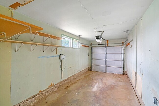 Building Photo - 1402 E 21st St