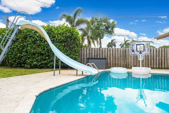 Building Photo - 1006 SE 6th St