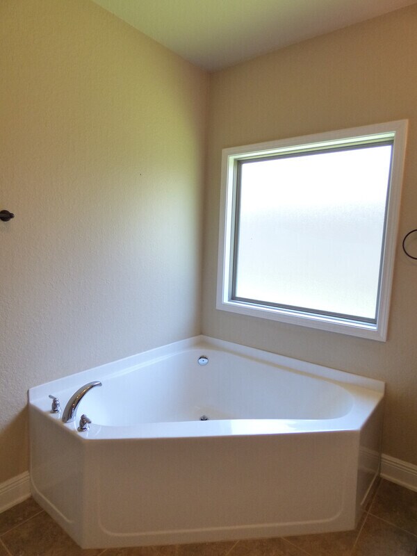 Building Photo - 5204 Parkside Dr