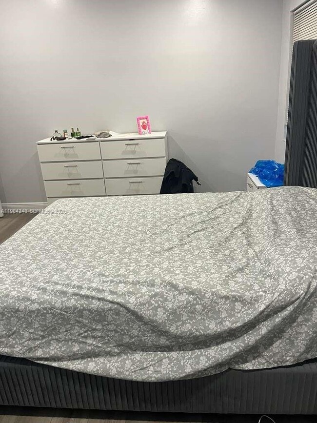 Building Photo - 9787 Riverside Dr