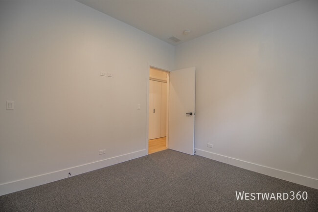 Building Photo - 2042 W Washington Blvd