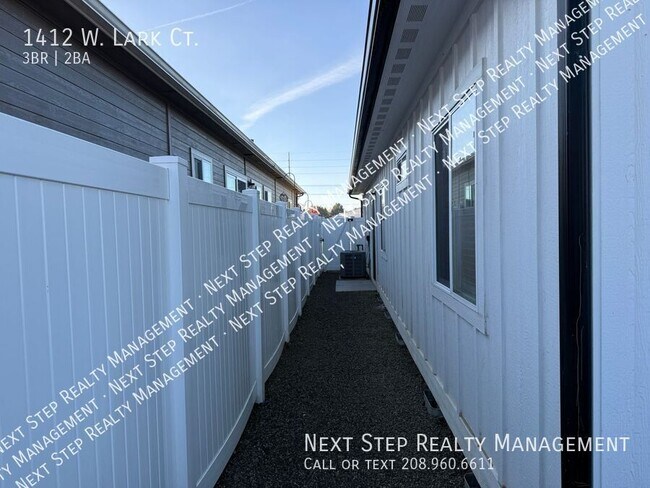 Building Photo - 1412 W Lark Ct
