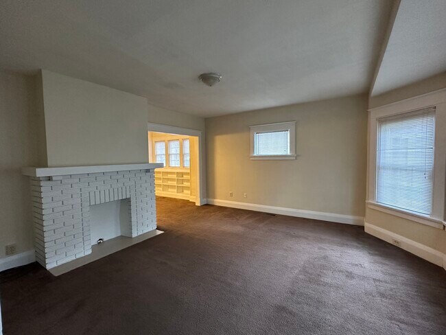 Building Photo - Two bedroom duplex West Toledo