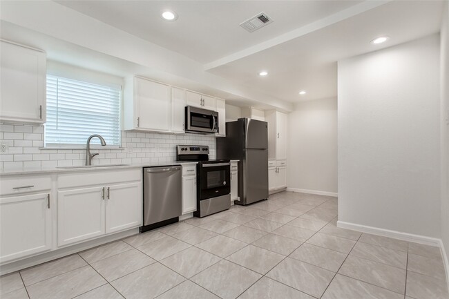 Building Photo - 3928 Valley Ridge Rd