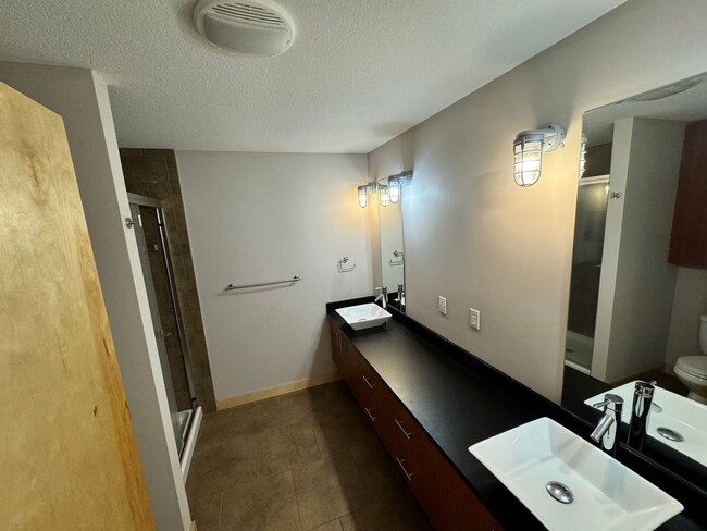 Building Photo - Two Story Townhome Available July 2025!