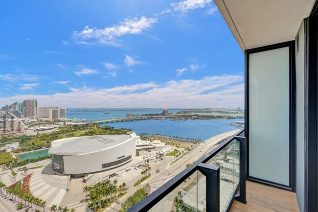 Building Photo - 398 NE 5th St