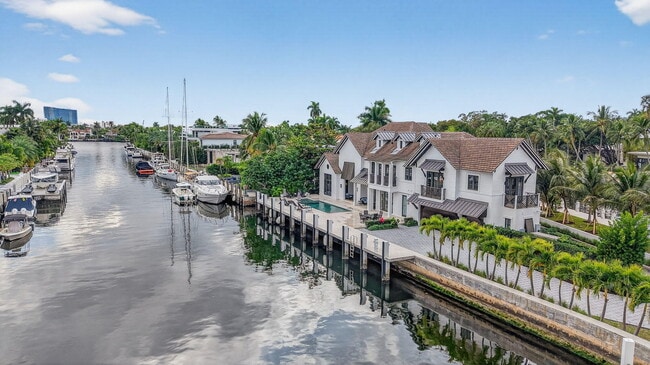 Building Photo - 400 Mola Ave