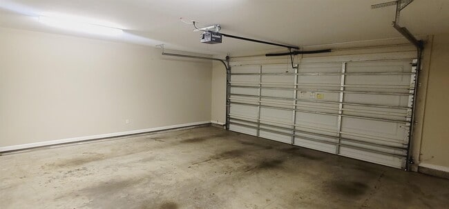 Building Photo - 2300 Timber Oak Ln