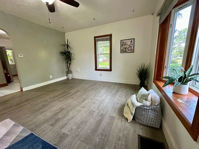 Building Photo - 3 bed, 1.5 bath home for rent in Waterloo