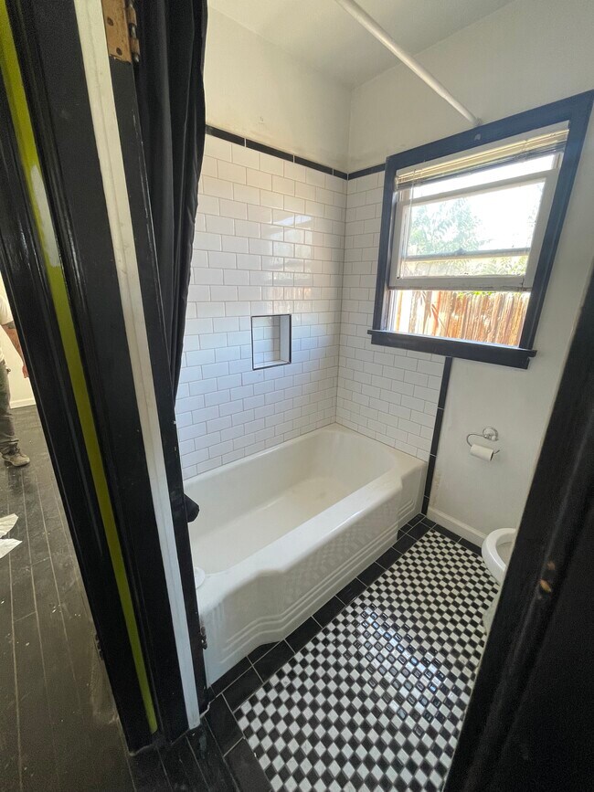 Building Photo - 1329 Locust St