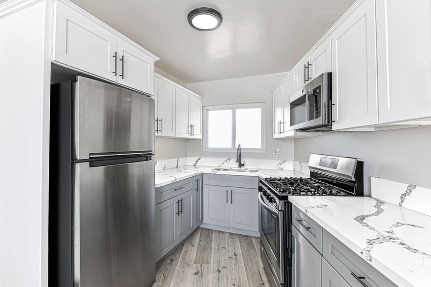 Building Photo - 125 E Spring St