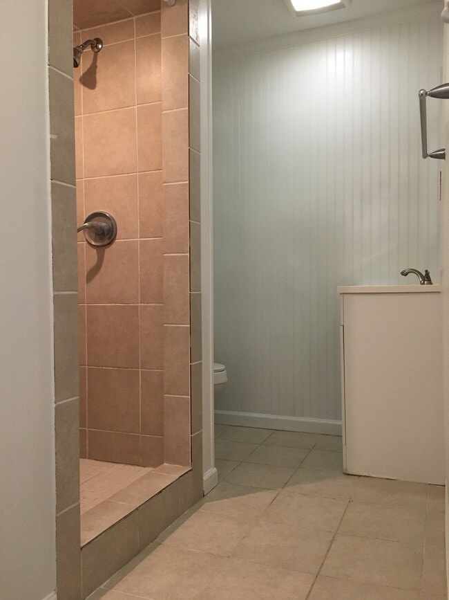 Building Photo - 300 Catherine Ave