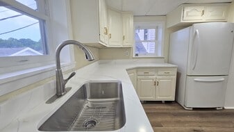 Building Photo - 706 Lechauwecki Ave