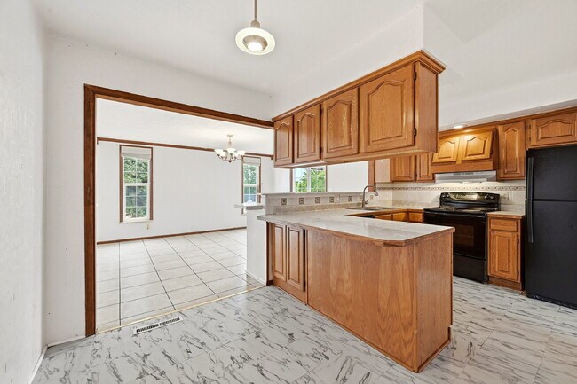 Building Photo - $2,145.95 with $300 off the first month's rent, 4 Beds - 2 Bath, Single Family Home in Colorado S...