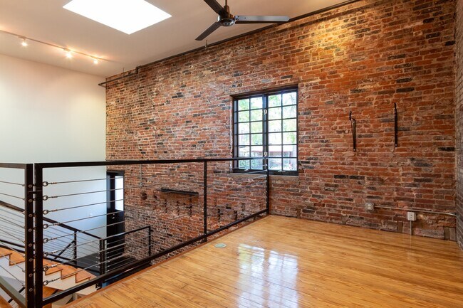 Building Photo - 2401 S 12th St