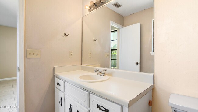 Building Photo - 807 White Oak Ct