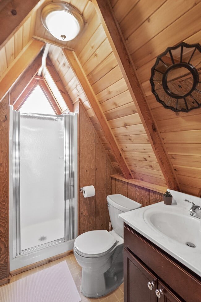 Building Photo - 1216 Whitetail Lake Dr