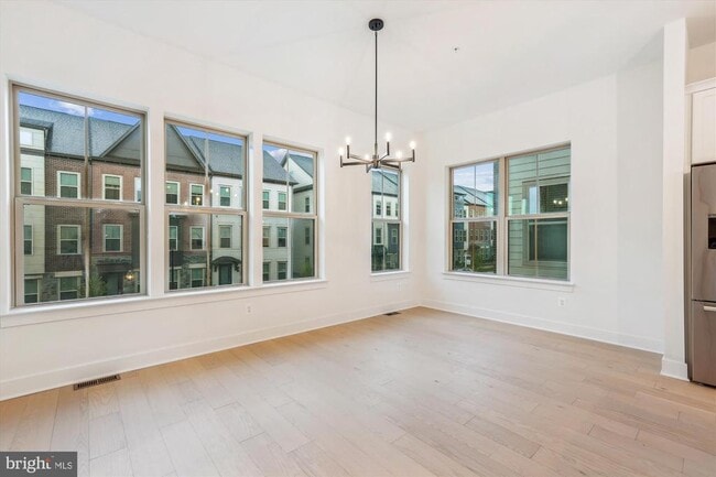 Building Photo - 10113 Dalmatian St