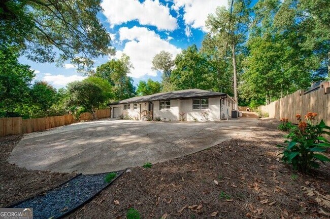Building Photo - 3154 N Druid Hills Rd