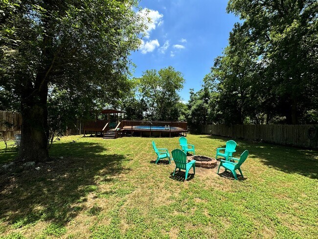 Building Photo - 105 Sky Country Dr