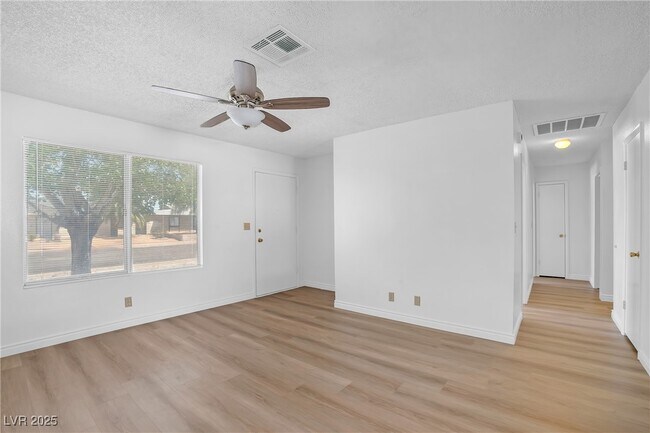 Building Photo - 540 Longtree Ave