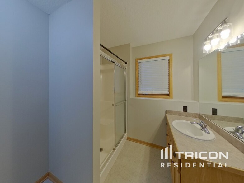 Building Photo - 22209 Red Oak Dr