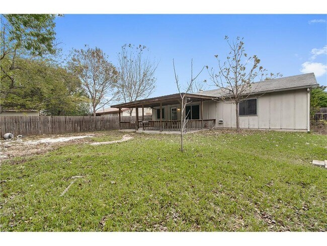 Building Photo - 2003 Heathwood Cir