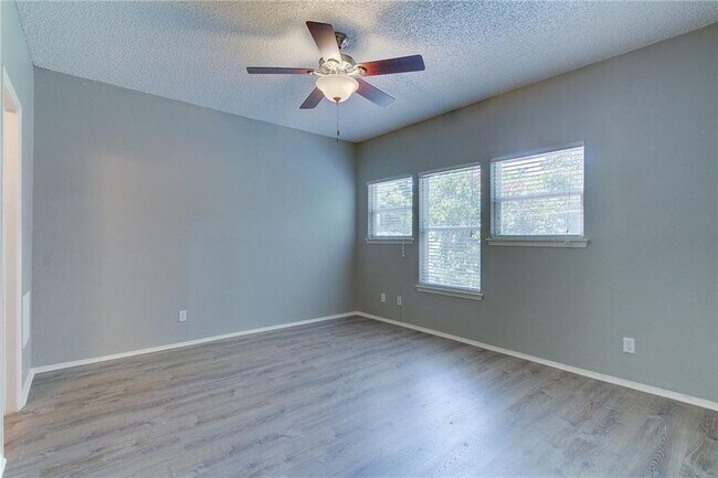 Building Photo - 808 W 29th St