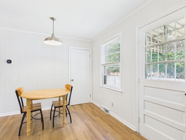 Building Photo - Cozy, 3 Bedroom Brick Cape in Fulton Hill ...