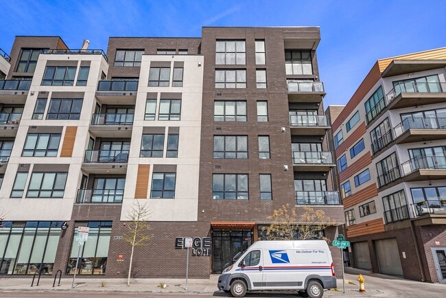 Building Photo - Beautiful Modern 1BR in Prime LoHi Locatio...