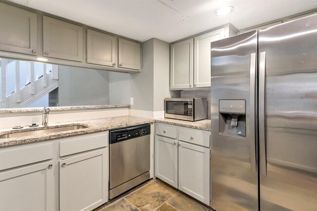 Building Photo - 6808 Eastridge Dr