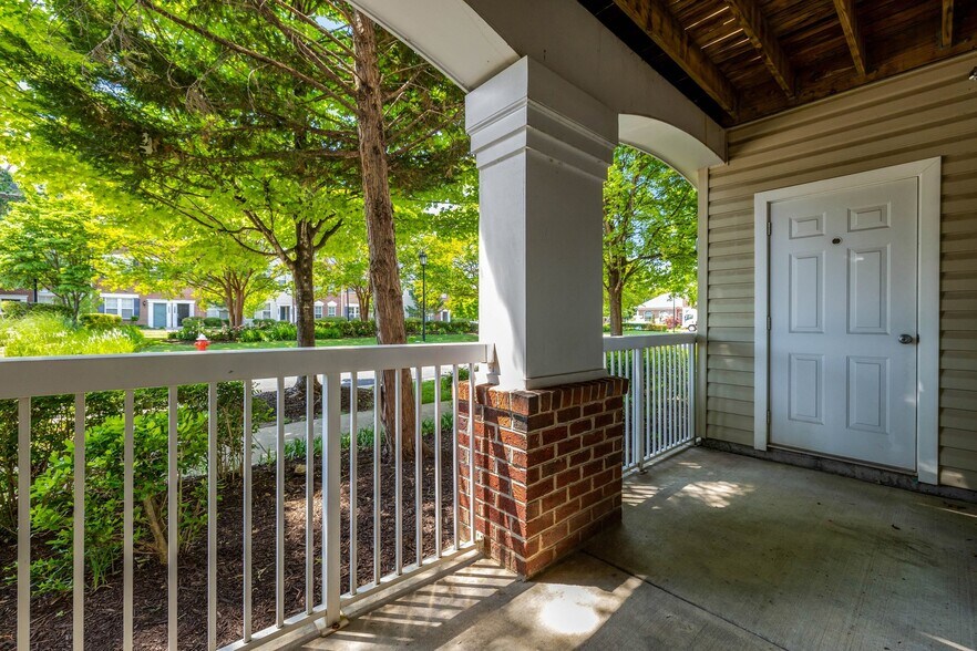 Building Photo - 42421 Rockrose Sq