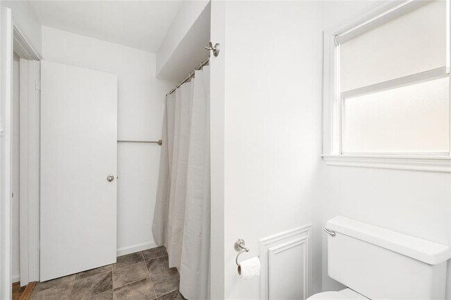 Building Photo - 4406 Basswood Ln
