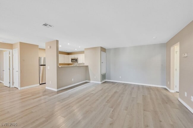 Building Photo - 350 S Durango Dr