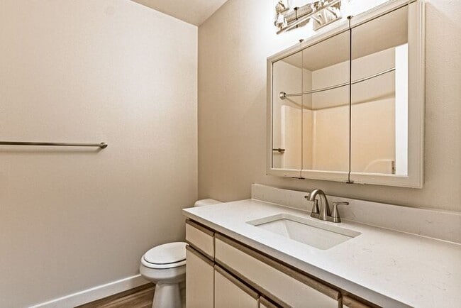 Building Photo - Renovated Charming 2-Bedroom Duplex