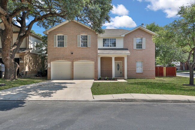 Building Photo - Beautiful updated two-story home w/4 Bedrooms