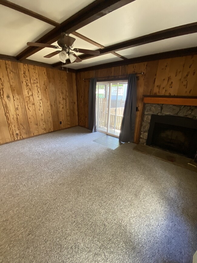 Building Photo - 155 Kahle Dr