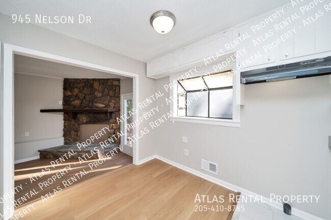 Building Photo - 945 Nelson Dr