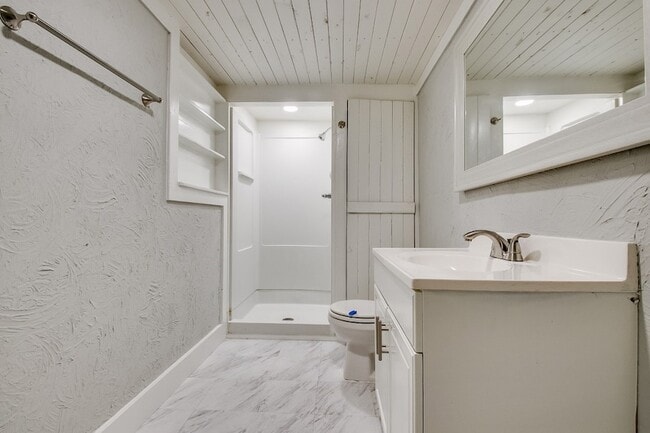 Building Photo - 3901 McKinney Dr