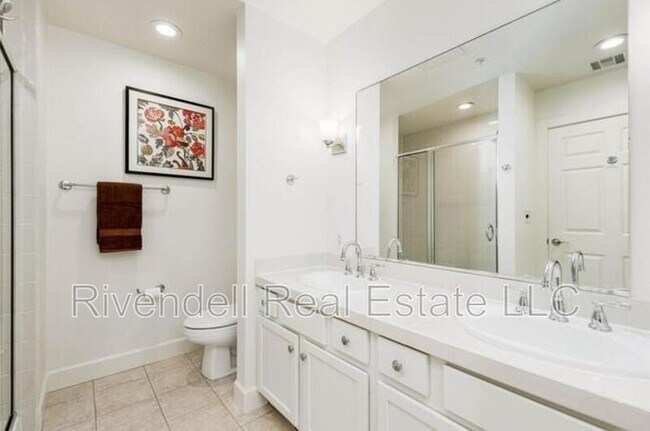 Building Photo - 1631 Emerson St